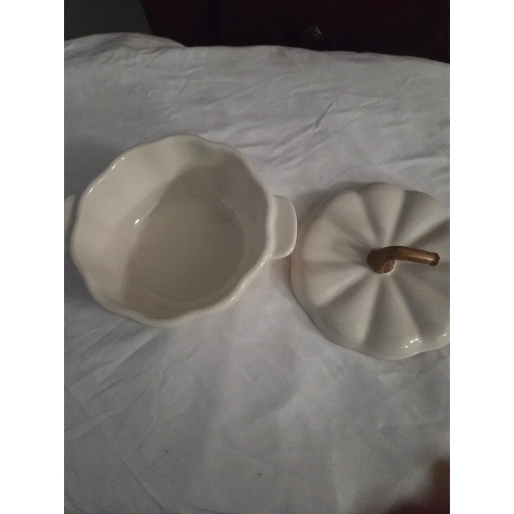 Pioneer Woman Pumpkin Cocotte Linen White Stoneware 13.5oz Mini Baker Gold Stem